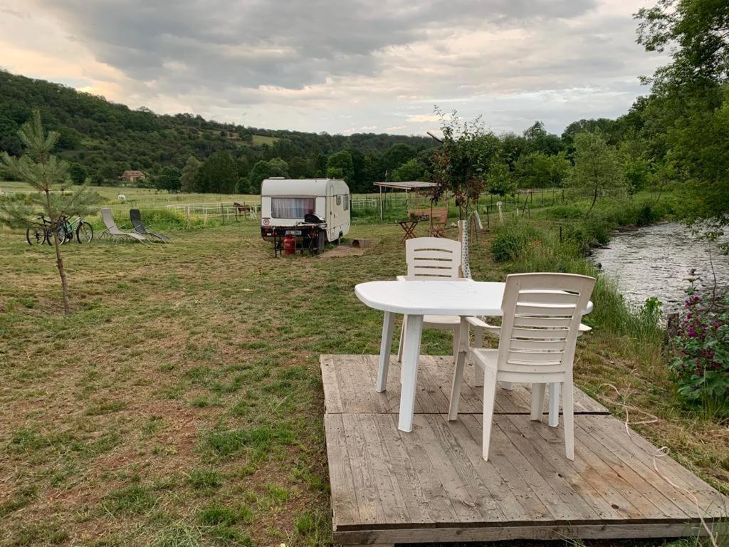 Ubytování v karavanu Bzany Exteriér fotografie