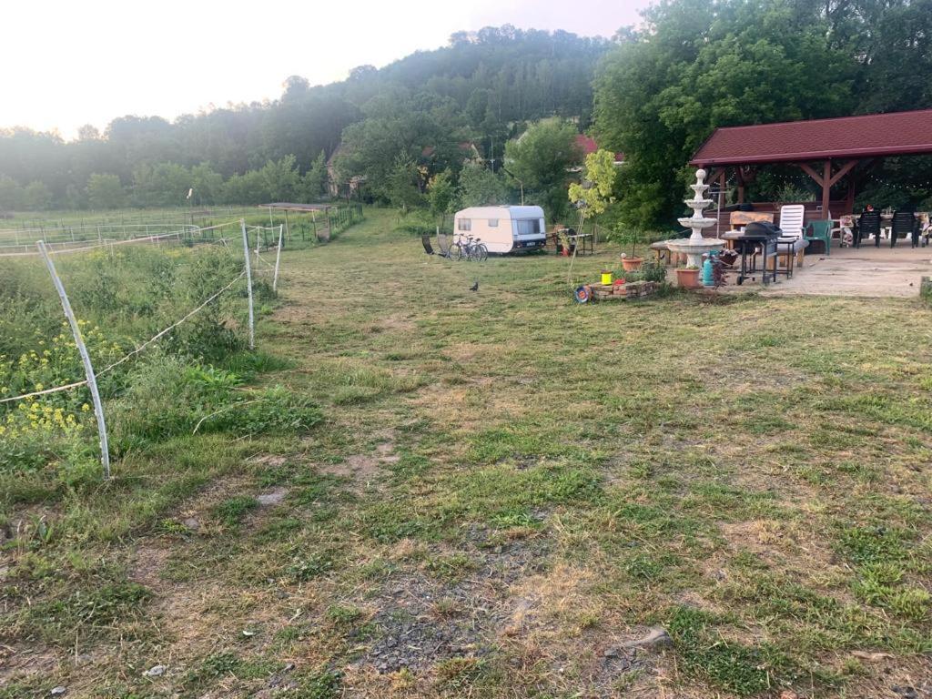 Ubytování v karavanu Bzany Exteriér fotografie